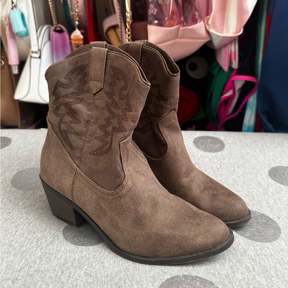Fergalicious Brown Suede Western Ankle Boots Size 7